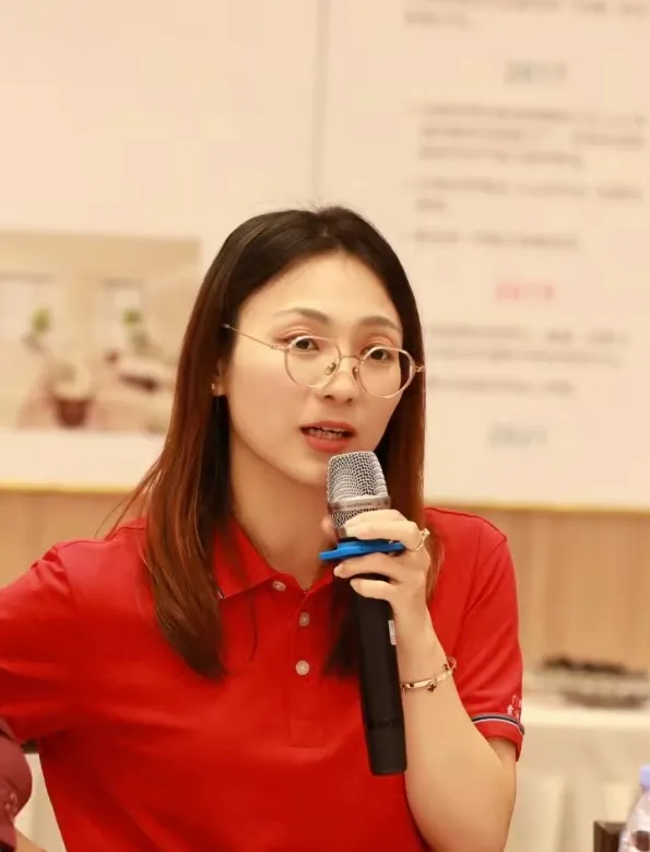 Yakows company leader