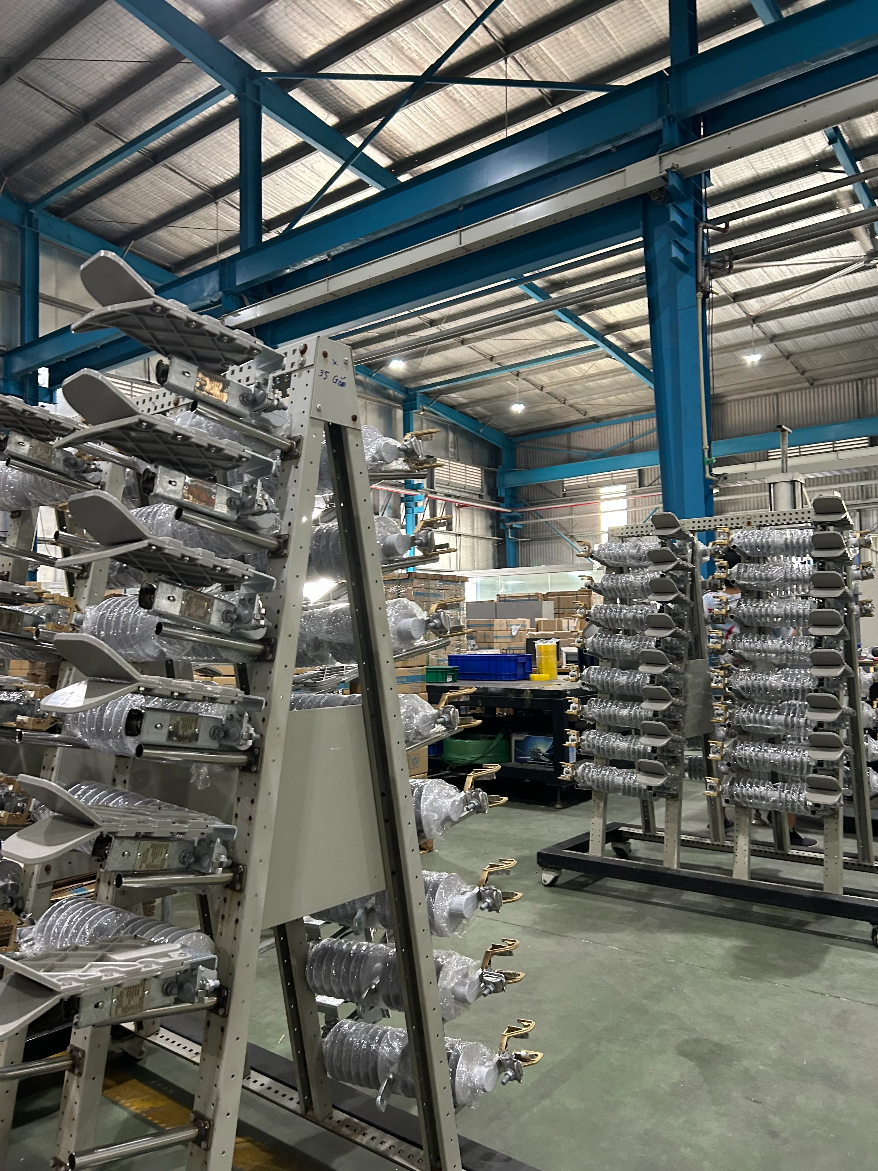 Vietnam customer factory visit for silicone insulator production line