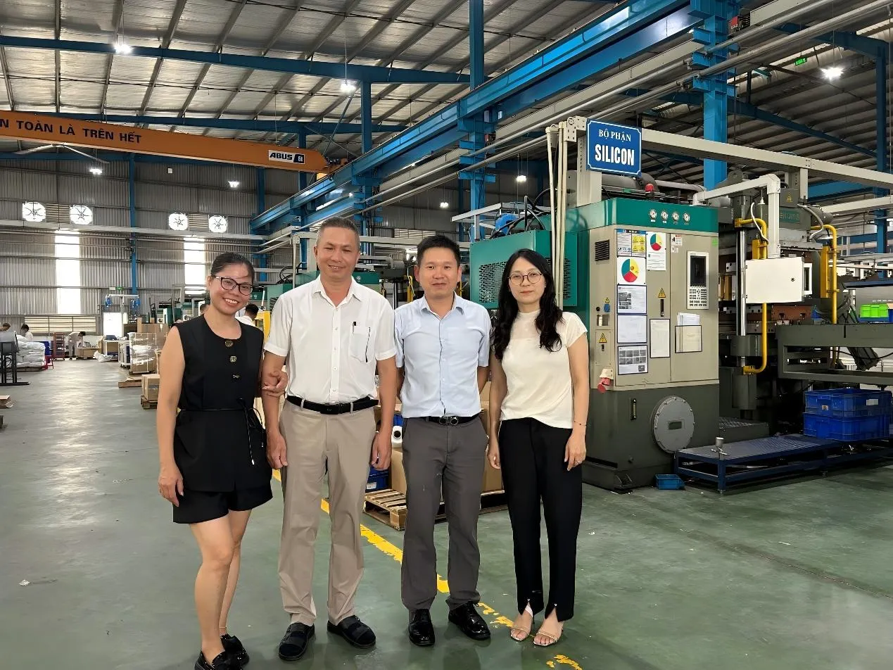 Yakows team photo with Vietnam customer for silicone insulator production line project